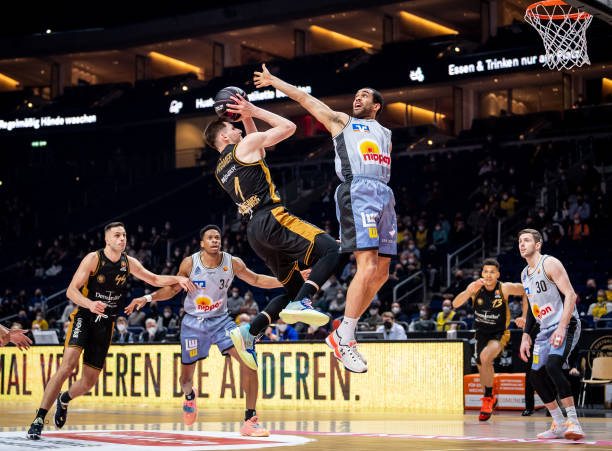 上演进球大 上演进球大